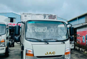 Xe tải Jac 1.9 tấn và 3.4 tấn thùng 4m3, máy cummins, giảm giá sốc